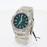 Breitling Avenger A17328101L1A1 (2025) - Green dial 42 mm Steel case (3/3)
