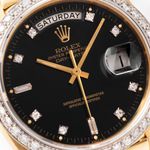 Rolex Day-Date 36 18048 (1981) - Black dial 36 mm Yellow Gold case (2/8)