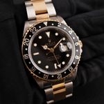 Rolex GMT-Master II 16713 (1990) - Zwart wijzerplaat 40mm Goud/Staal (1/8)