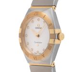 Omega Constellation Quartz 131.20.28.60.52.001 (2024) - Zilver wijzerplaat 28mm Staal (4/7)