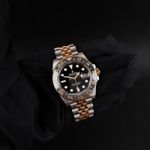 Rolex GMT-Master II 126713GRNR (2024) - Black dial 40 mm Gold/Steel case (3/8)