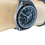 Omega Speedmaster Professional Moonwatch 310.32.42.50.01.002 (2024) - Black dial 42 mm Steel case (6/8)