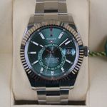 Rolex Sky-Dweller 336934 (2023) - Groen wijzerplaat 42mm Goud/Staal (1/8)