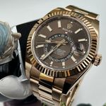 Rolex Sky-Dweller 326235 (2022) - Bruin wijzerplaat 42mm Roségoud (8/8)