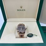 Rolex Sky-Dweller 326235 (2022) - Bruin wijzerplaat 42mm Roségoud (2/8)