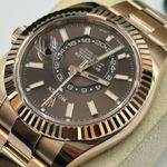 Rolex Sky-Dweller 326235 (2022) - Brown dial 42 mm Rose Gold case (5/8)