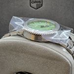 Oris Aquis Date 01 733 7770 4157-07 4 18 67FC (2024) - Groen wijzerplaat 37mm Staal (4/8)