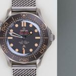 Omega Seamaster Diver 300 M 210.90.42.20.01.001 (2023) - Bruin wijzerplaat 42mm Titanium (5/8)