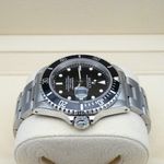 Rolex Submariner Date 16610 (1997) - Black dial 40 mm Steel case (4/7)