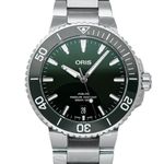 Oris Aquis Date 01 733 7732 4157-07 8 21 05PEB (2023) - Green dial 40 mm Steel case (2/3)
