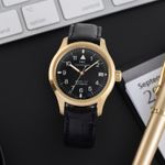 IWC Pilot Mark IW324103 (Unknown (random serial)) - Black dial 36 mm Yellow Gold case (1/8)