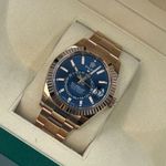 Rolex Sky-Dweller 336935 (2024) - Blauw wijzerplaat 42mm Roségoud (8/8)