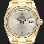 Rolex Day-Date 40 228238 (2023) - Silver dial 40 mm Yellow Gold case (2/8)