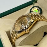 Rolex Day-Date 40 228238 (2024) - Champagne dial 40 mm Yellow Gold case (6/8)