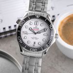 Omega Seamaster Diver 300 M 210.30.42.20.04.001 (Unknown (random serial)) - White dial 42 mm Steel case (3/8)