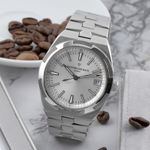 Vacheron Constantin Overseas 4500V/110A-B126 (Unknown (random serial)) - Silver dial 42 mm Steel case (1/8)