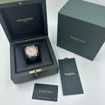 Audemars Piguet Royal Oak Chronograph 26715OR.ZZ.1356OR.01 (2024) - Zilver wijzerplaat 38mm Roségoud (2/8)