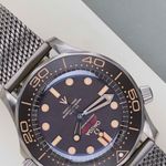 Omega Seamaster Diver 300 M 210.90.42.20.01.001 (2021) - Brown dial 42 mm Titanium case (4/8)