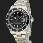Rolex Submariner Date 16610 (2004) - Black dial 40 mm Steel case (1/8)