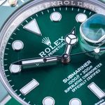 Rolex Submariner Date 116610LV (2018) - Green dial 40 mm Steel case (2/8)