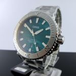 Oris Aquis Date 01 733 7730 4137-07 8 24 (2024) - Groen wijzerplaat 44mm Staal (2/8)