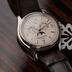 Patek Philippe Annual Calendar 5146G (2011) - Champagne wijzerplaat 39mm Witgoud (1/6)