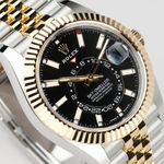 Rolex Sky-Dweller 336933 (2024) - 42 mm Gold/Steel case (3/8)