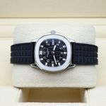 Patek Philippe Aquanaut 4960 (Unknown (random serial)) - Black dial 30 mm Steel case (4/5)