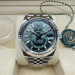 Rolex Sky-Dweller 336934 (2024) - Groen wijzerplaat 42mm Goud/Staal (2/8)