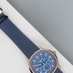 Patek Philippe Aquanaut 5164G-001 (2024) - Blue dial 41 mm White Gold case (3/8)