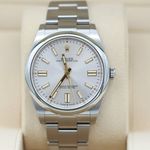 Rolex Oyster Perpetual 41 124300 (Unknown (random serial)) - Silver dial 41 mm Steel case (2/8)