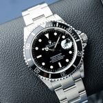 Rolex Submariner Date 16610 (2002) - Zwart wijzerplaat 40mm Staal (2/8)
