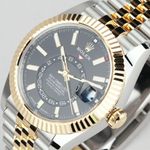 Rolex Sky-Dweller 336933 (2024) - 42 mm Gold/Steel case (5/8)