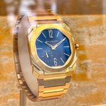 Bulgari Octo 103812 (2025) - Blauw wijzerplaat 40mm Geelgoud (2/3)