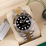 Rolex GMT-Master II 126713GRNR (2024) - Zwart wijzerplaat 40mm Goud/Staal (1/1)