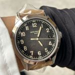 Patek Philippe Calatrava 5226G-001 (2022) - Black dial 40 mm White Gold case (2/7)