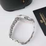 Girard-Perregaux Laureato 81015-11-001-11A (2022) - 43 mm Steel case (7/8)