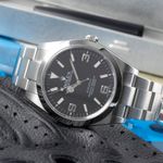 Rolex Explorer 214270 (Onbekend (willekeurig serienummer)) - Zwart wijzerplaat 39mm Staal (2/8)