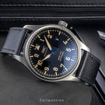 IWC Pilot Mark IW327006 (2019) - Zwart wijzerplaat 40mm Titanium (2/8)