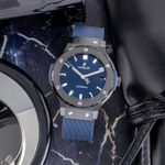 Hublot Classic Fusion Blue 565.CM.7170.RX (2024) - Blauw wijzerplaat 38mm Keramiek (1/8)