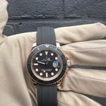 Rolex Yacht-Master 40 126655 (2025) - Black dial 40 mm Rose Gold case (2/6)