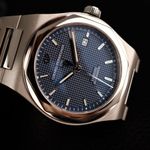 Girard-Perregaux Laureato 81000-11-431-11A (2016) - Blue dial 41 mm Steel case (5/8)