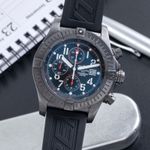 Breitling Super Avenger M13370 (2009) - Black dial 48 mm Steel case (3/8)
