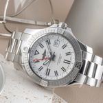 Breitling Avenger A32397101A1A1 (2021) - White dial 43 mm Steel case (2/8)