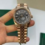 Rolex Sky-Dweller 336935 (2026) - 42mm Roségoud (5/10)