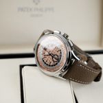 Patek Philippe World Time Chronograph 5935A-001 - (3/8)