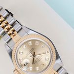 Rolex Lady-Datejust 69173 (1996) - Champagne wijzerplaat 26mm Goud/Staal (4/8)