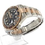 Rolex GMT-Master II 126711CHNR (2019) - Black dial 40 mm Gold/Steel case (2/6)