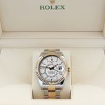 Rolex Sky-Dweller 326933 (Onbekend (willekeurig serienummer)) - 42mm Goud/Staal (4/6)