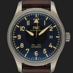 IWC Pilot Mark IW327006 (2020) - Black dial 40 mm Titanium case (2/8)